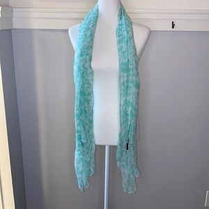 2bBebe green and white scarf
